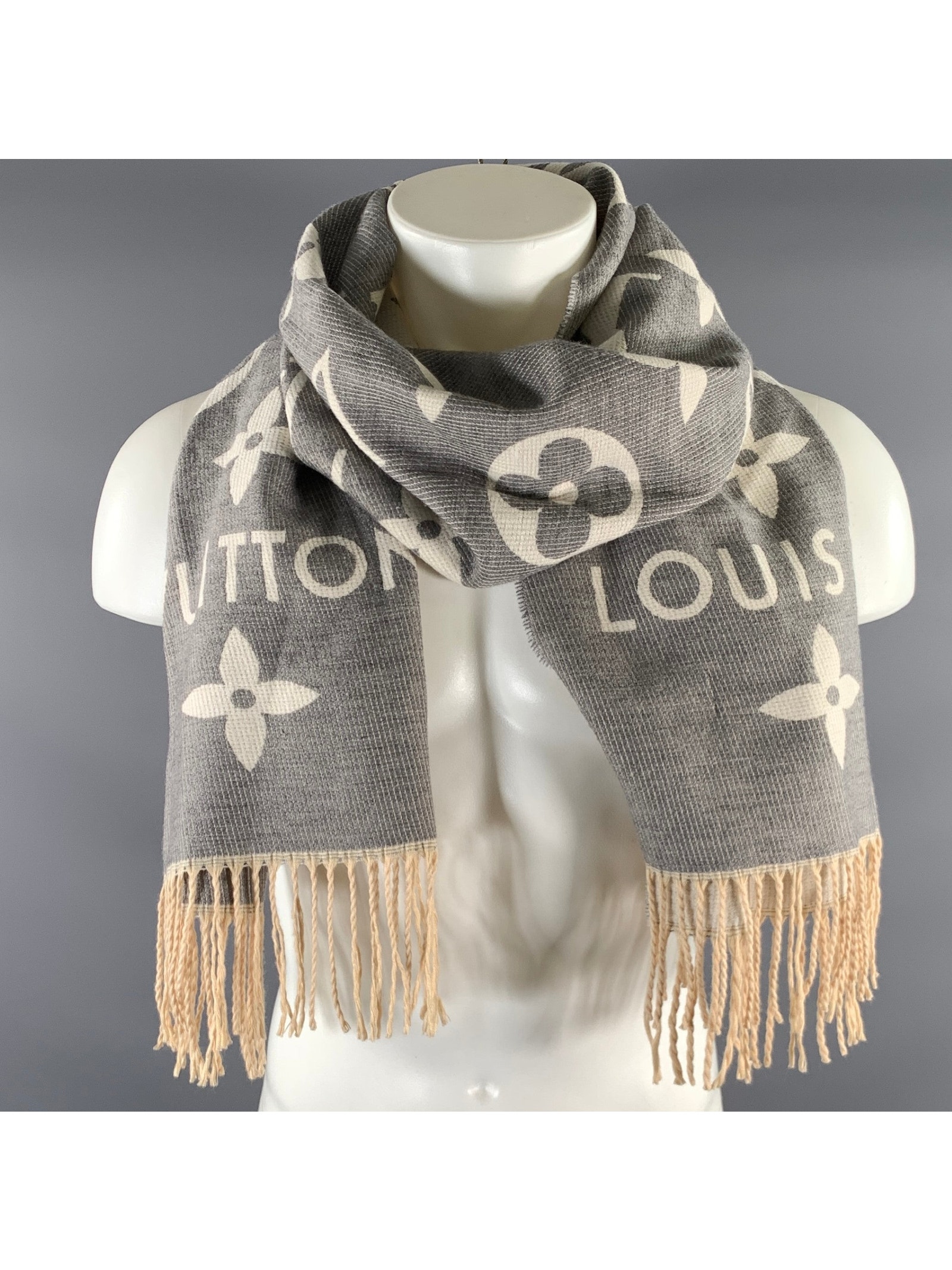 Louis Vuitton Size One Size Grey Cream Logo Cashmere Scarves